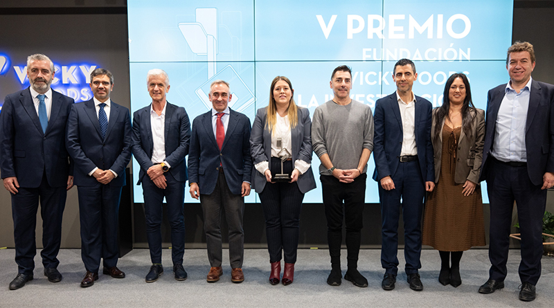 De izquierda a derecha: Carlos Gil, secretario autonómico de Política Institucional y Cohesión Territorial; Eduardo Pascual, secretario autonómico de Innovación; Rafael Juan, CEO de Vicky Foods; Miguel Barrachina, conseller de Agricultura, Agua, Ganadería y Pesca; Gemma Sanmartín Peris, ganadora del V “Premio Fundación Vicky Foods a la investigación en nutrición y salud”; Jordi Roca, chef pastelero; Ximo del Río, director de Innovación y Calidad de Vicky Foods; Maribel Sáez, directora general de Comercio; y Ernesto Fernández, director general de Industria y Cadena Agroalimentaria