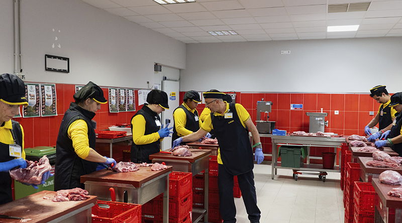 Alimerka destinará 13 millones de euros a reforzar plantilla Alimerka destinará 13 millones de euros a reforzar plantilla