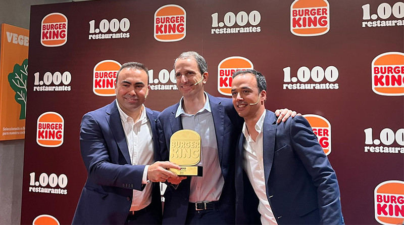 De izq a dcha, Jorge Carvalho, director general de Burger King en España, Borja Hernández de Alba, consejero delegado de Restaurant Brands Europe y Manuel Matos, VP de Burger King EMEA